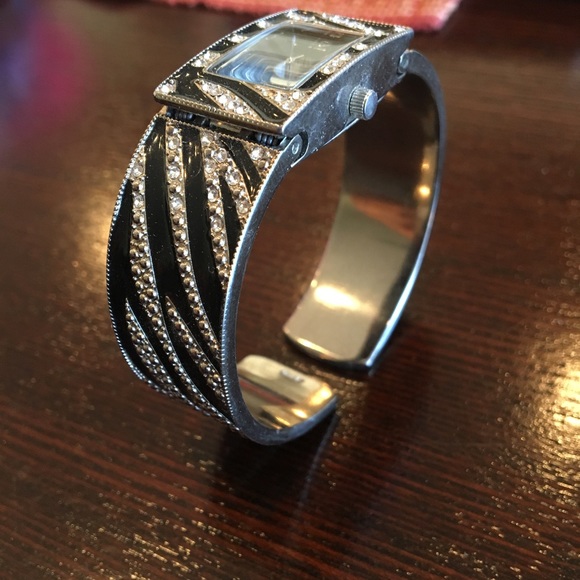 Watch - Picture 2 of 4