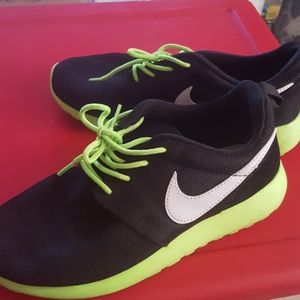 Nike Roshe, Black & Lime green