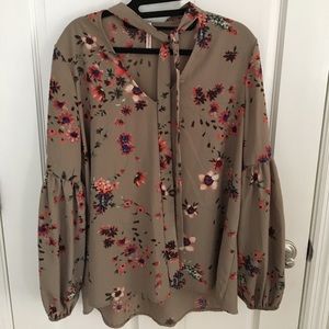 Adorable floral blouse!