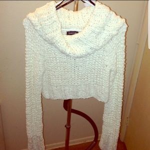 Crop bebe sweater