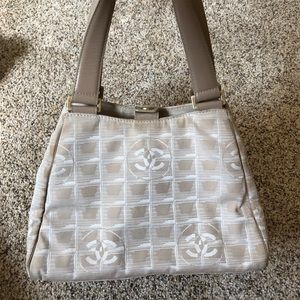 💯% Authentic beige/tan/Cream like new Chanel TL😍