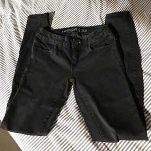 BLACK SKINNY JEANS