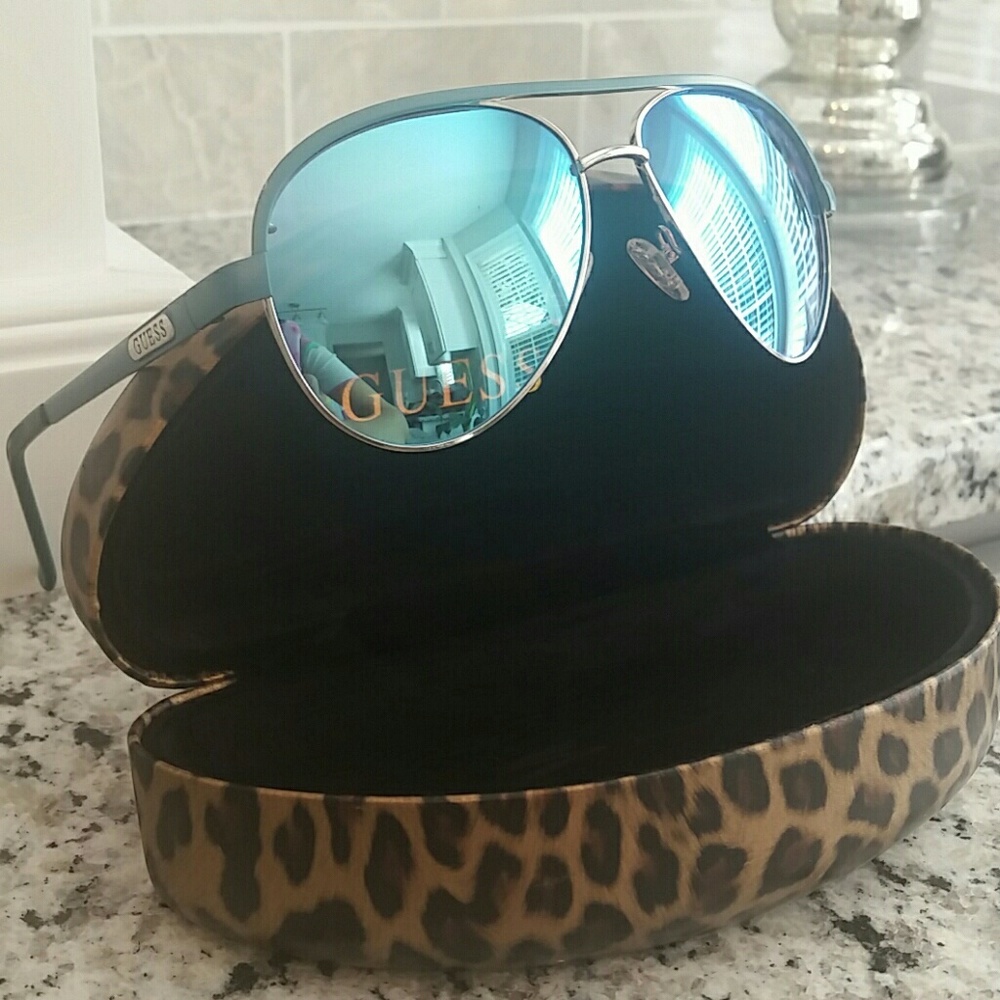 Guess Sunglasses GU 7364