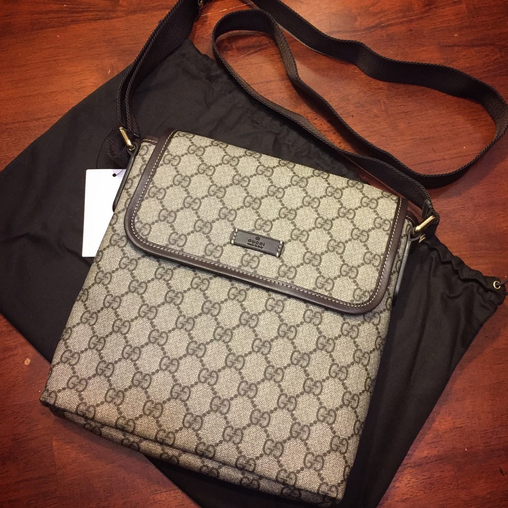 NEW Gucci Messenger Bag, Small