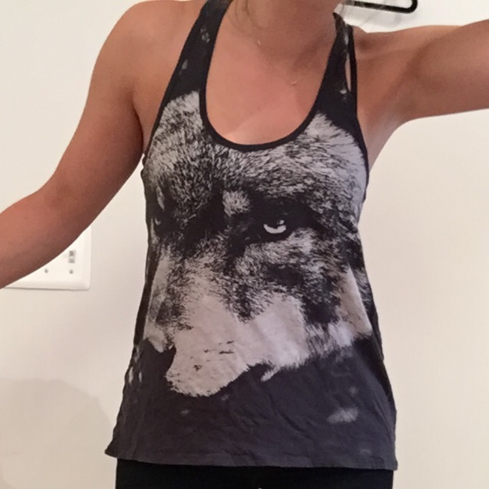 DONATING LAST CALL Winter Wolf Flowy Tank Top