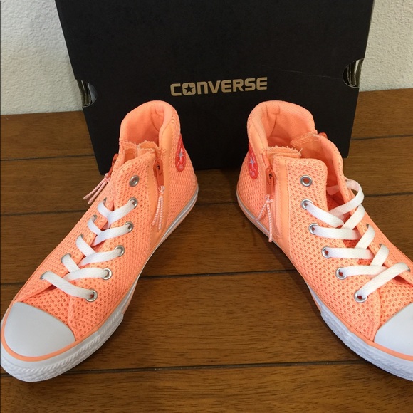 Girls Converse - Picture 2 of 5