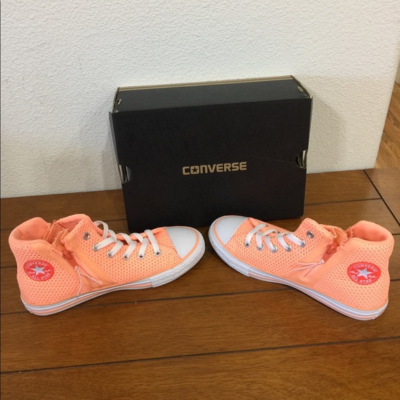 Girls Converse - Picture 3 of 5