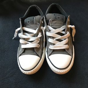 Boys Converse Chuck Taylor Shoes (Size 1)