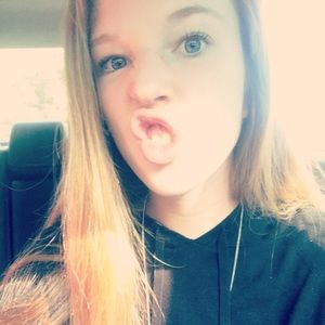 Meet your Posher, Chloe