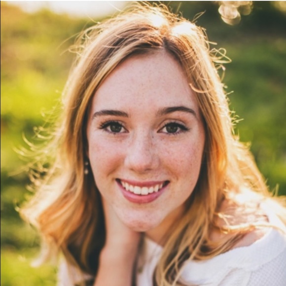 Meet your Posher, Ivy - Picture 2 of 4