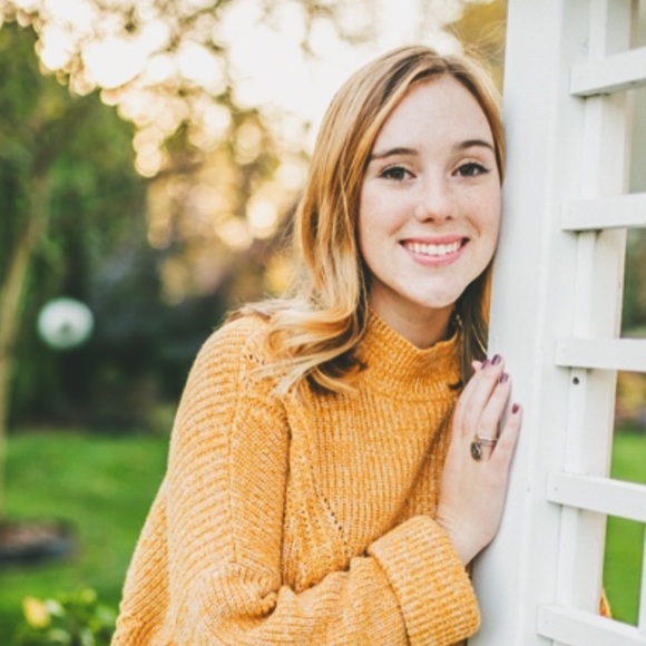 Meet your Posher, Ivy - Picture 3 of 4