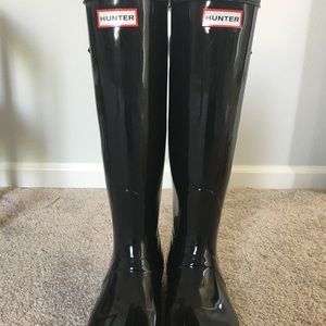Women's size 9 Hunter boots, glossy black