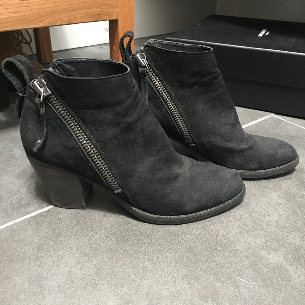 *SOLD* Dolce Vita Jaeger Ankle Boots in Black EUC