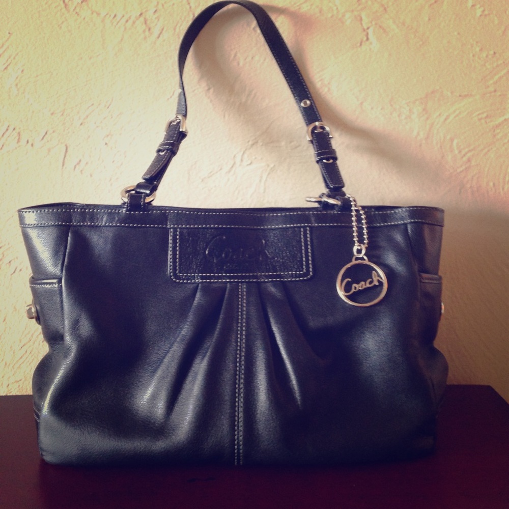 Authentic Coach Leather Purse 💋