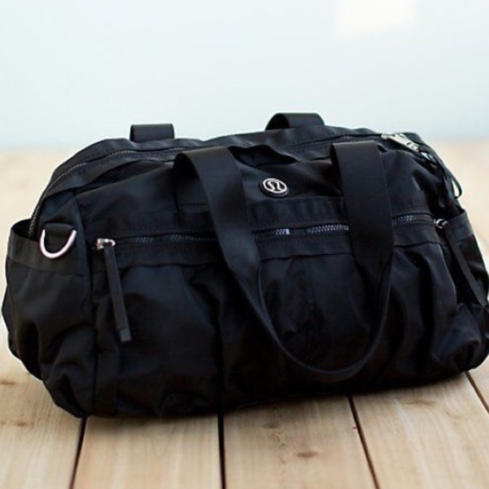 Lululemon gym to win black duffel bag