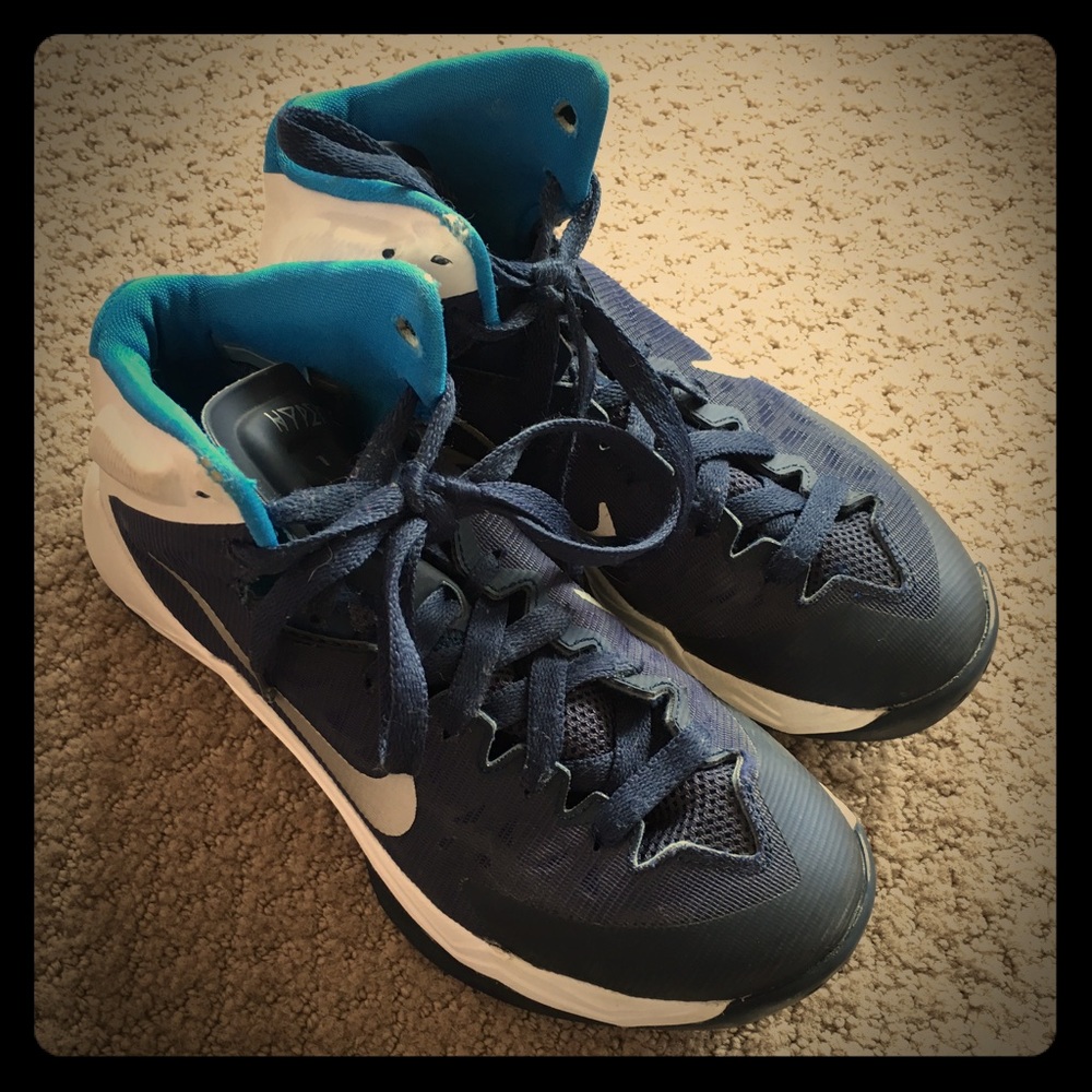 Nike Hyper Quickness Basketball Shoes
