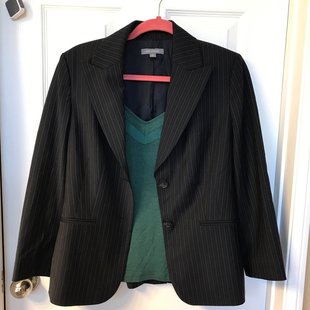 Ann Taylor Pinstripe Black/White Blazer SIZE 6