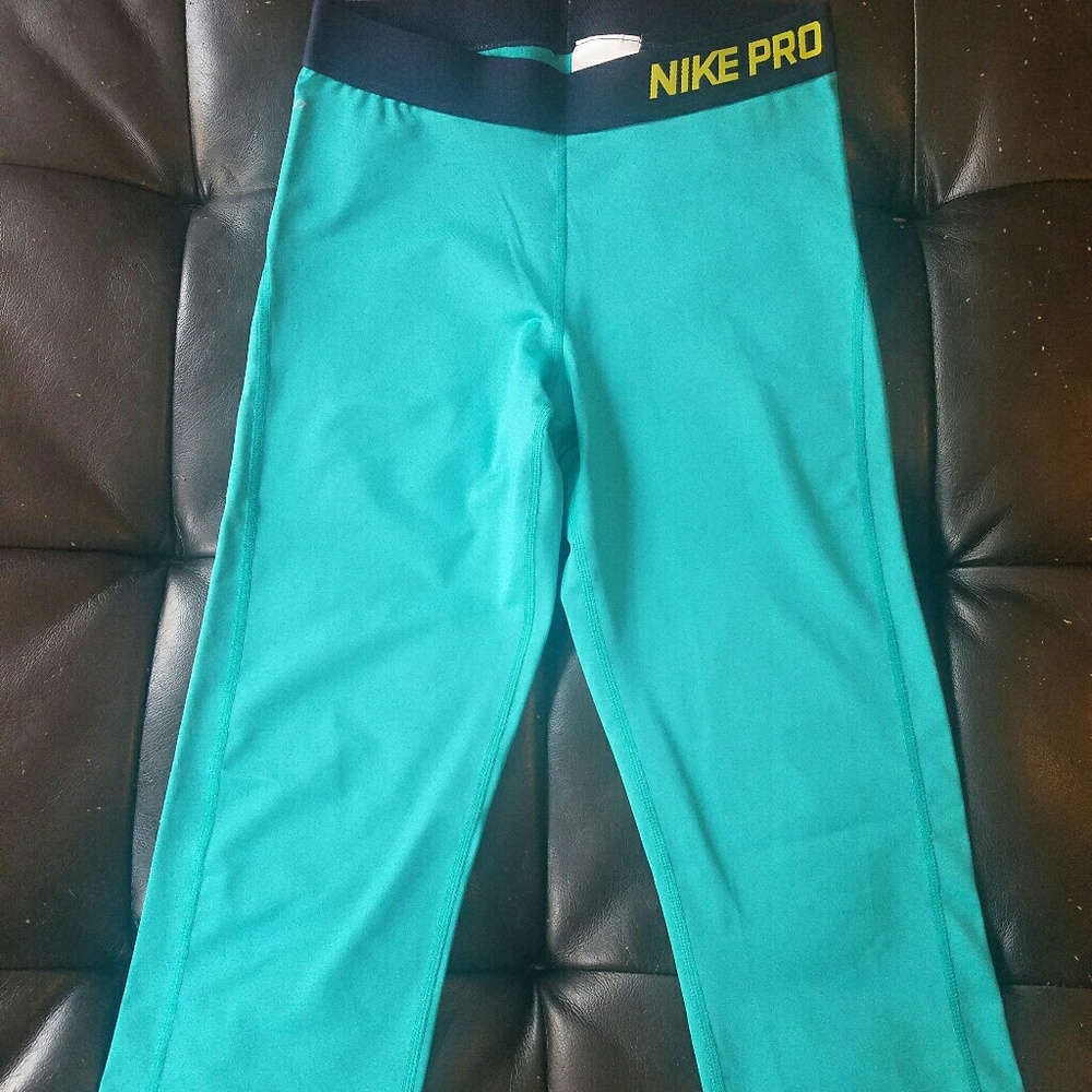 Nike pro capri pants workout exercise running  med