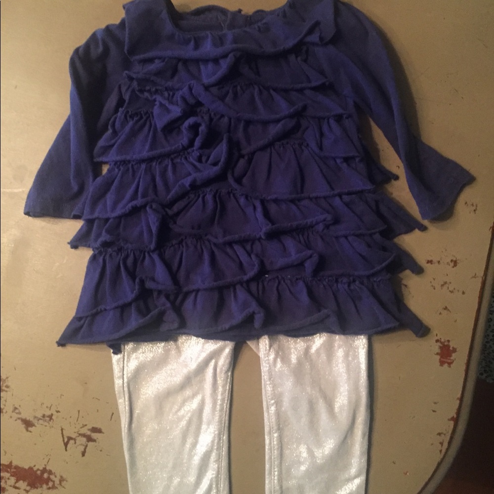 Ruffle top with shiny jeggings