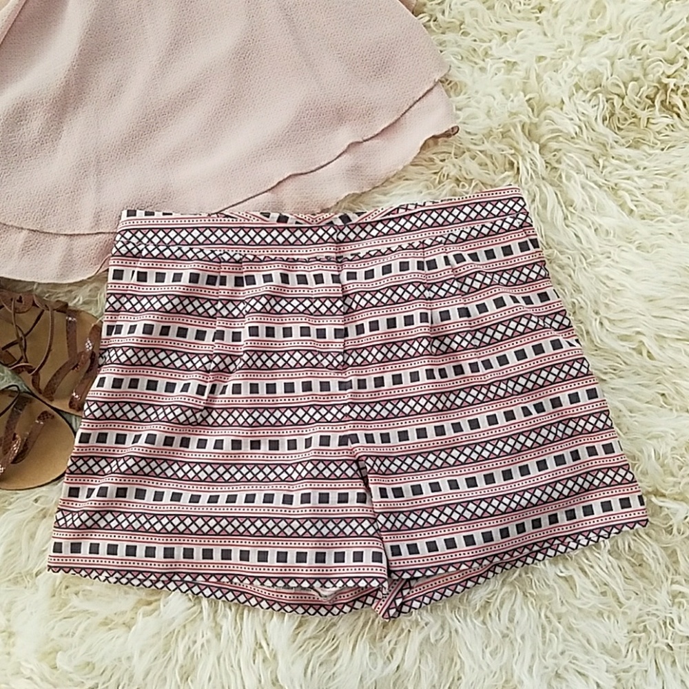 White + Warren geometric stripe shorts
