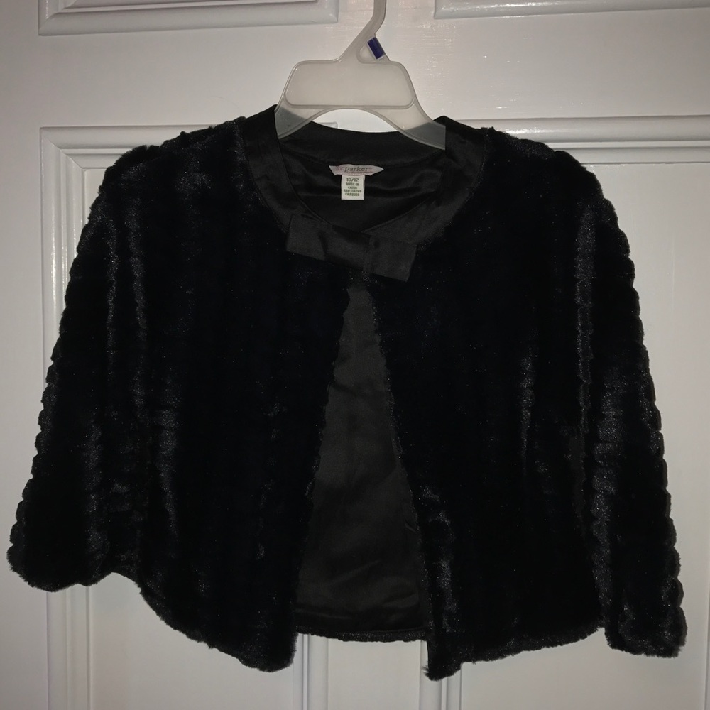 Girls Black faux fur cape Size10/12 Beautiful!!!
