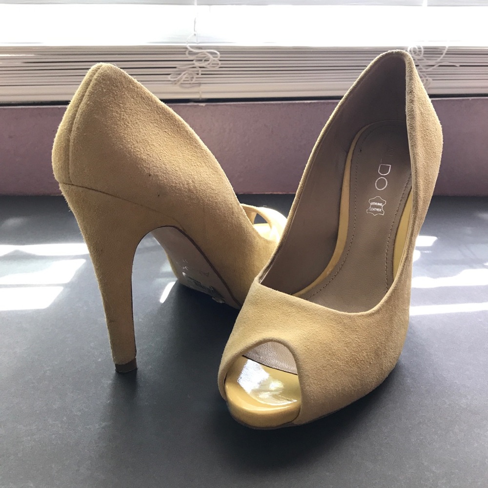 Mellow Yellow Peep Toes