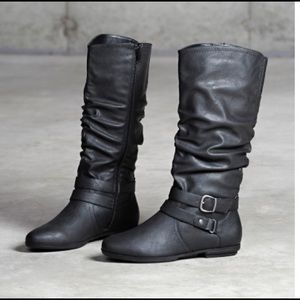 **NWT**Black books Seven Dials