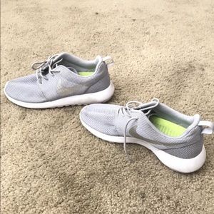 Grey nike roshes