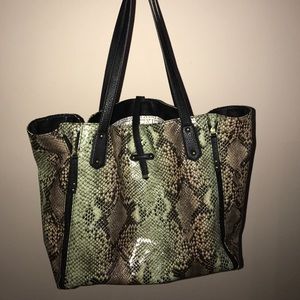 Snakeskin large tote🐍