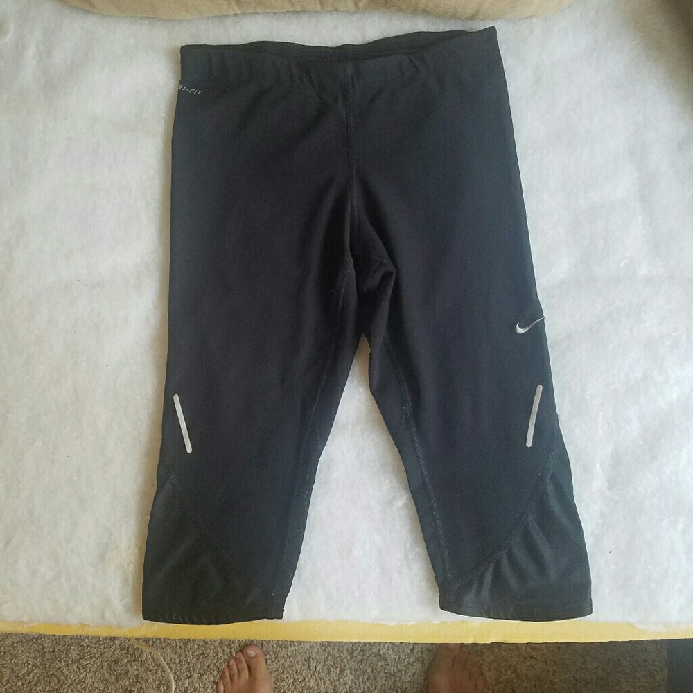 Nike capri pants small