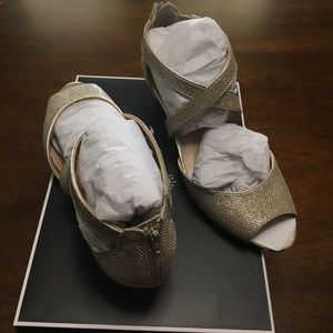 Strappy sandals. Zip up back