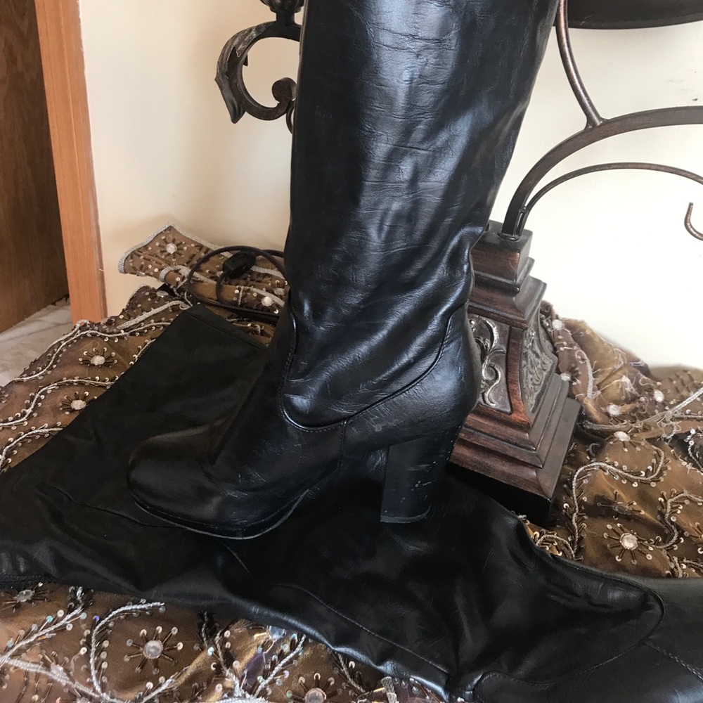 Boots - Picture 4 of 5