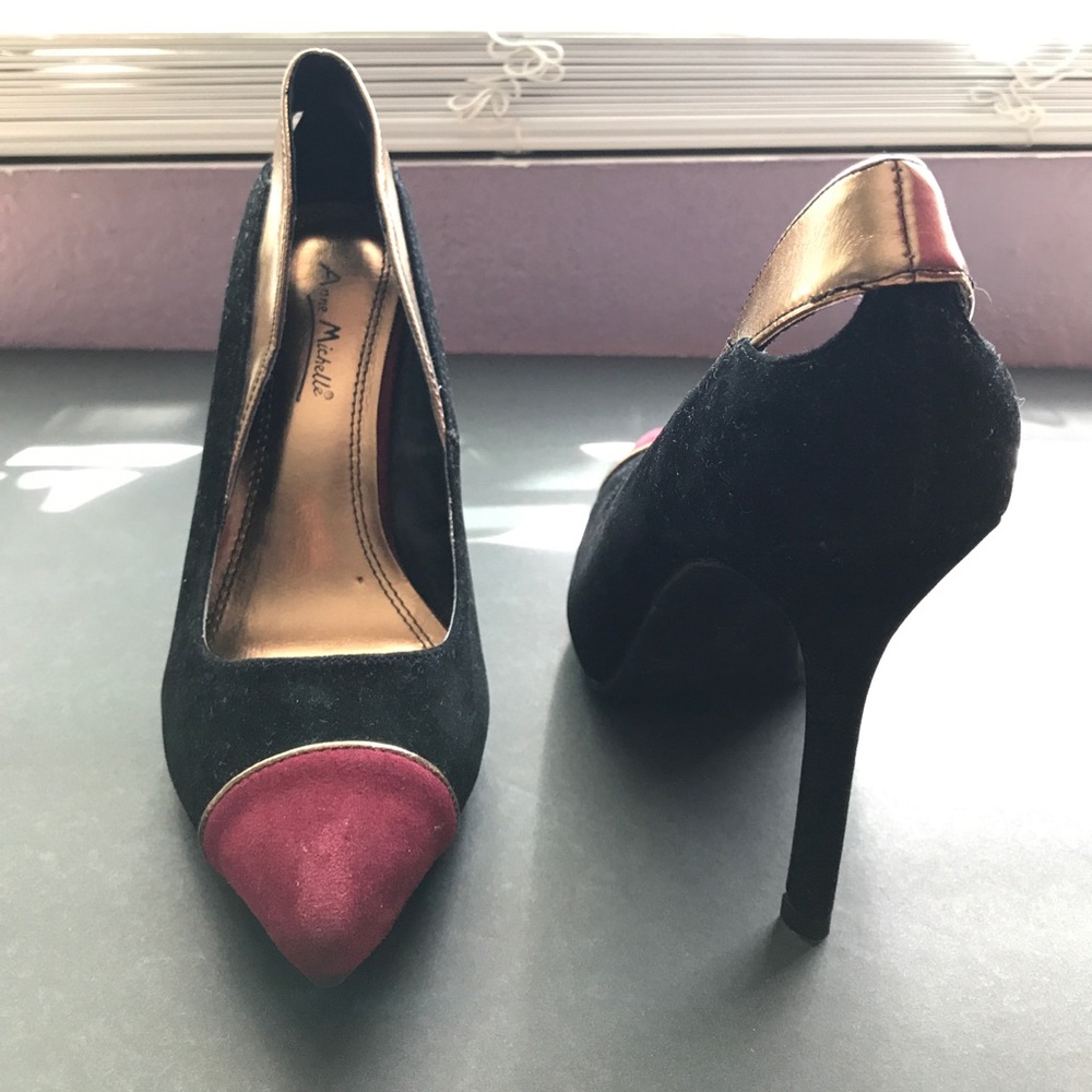 Pretty Black Pointed Pumps