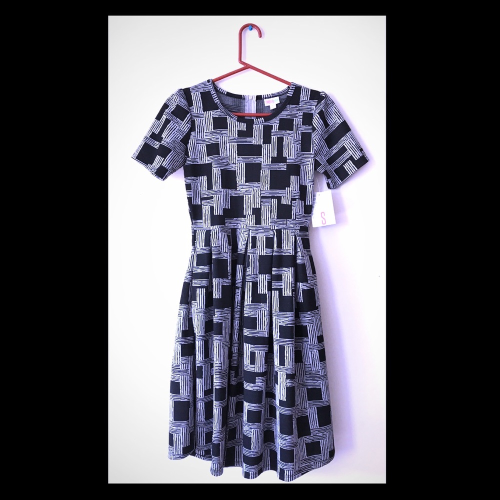 NWT LuLaRoe Amelia in Jacquard fabric - Size S