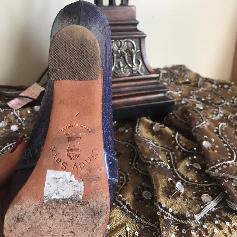 Shoes - Picture 2 of 4