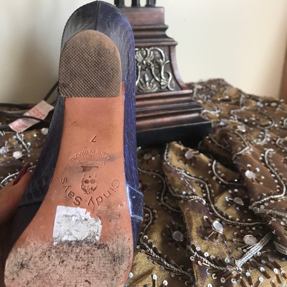 Shoes - Picture 2 of 4