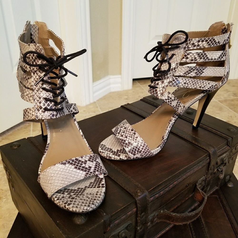 Report Signature Shoes