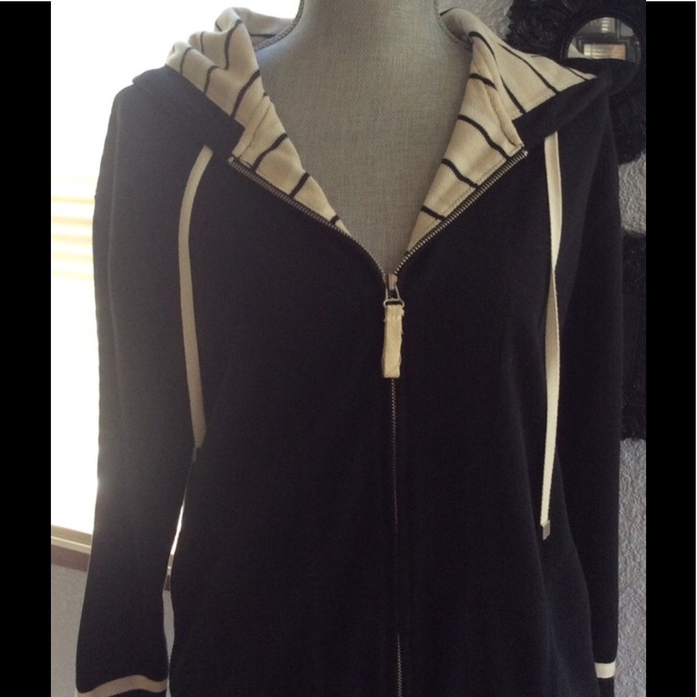 Comfy zip up hoodie, black and beige🎉💐
