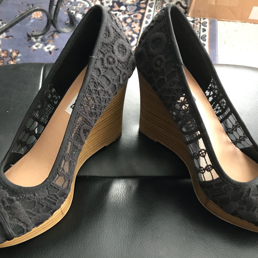 Black Wedges