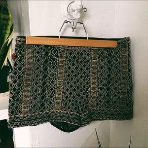 ✨F R E E ✨ | Forever 21 Embroidered Short Shorts