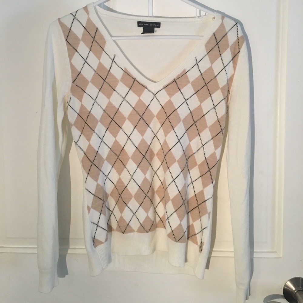 LAST CHANCE! Cream argyle v neck sweater