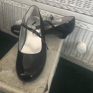 Black low heel dress shoes