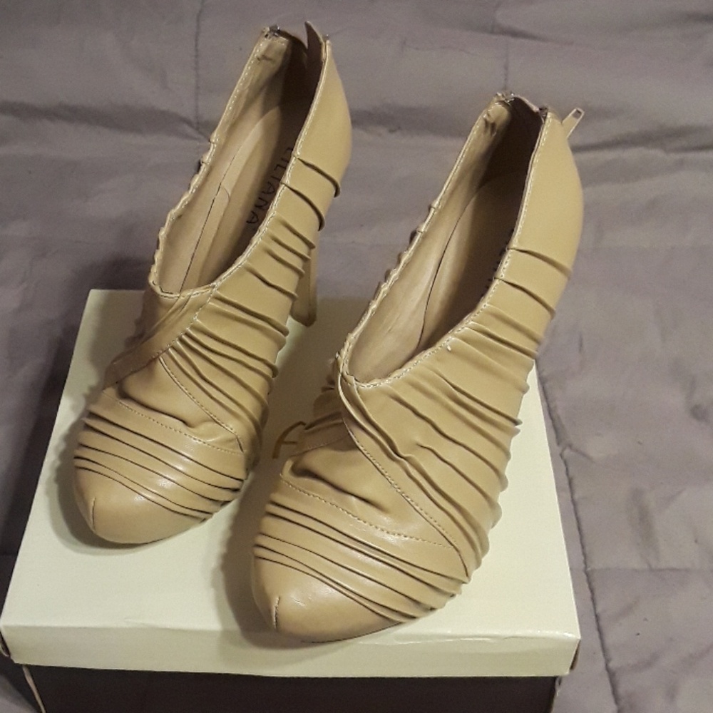 Liliana Scrunch Tan Heels