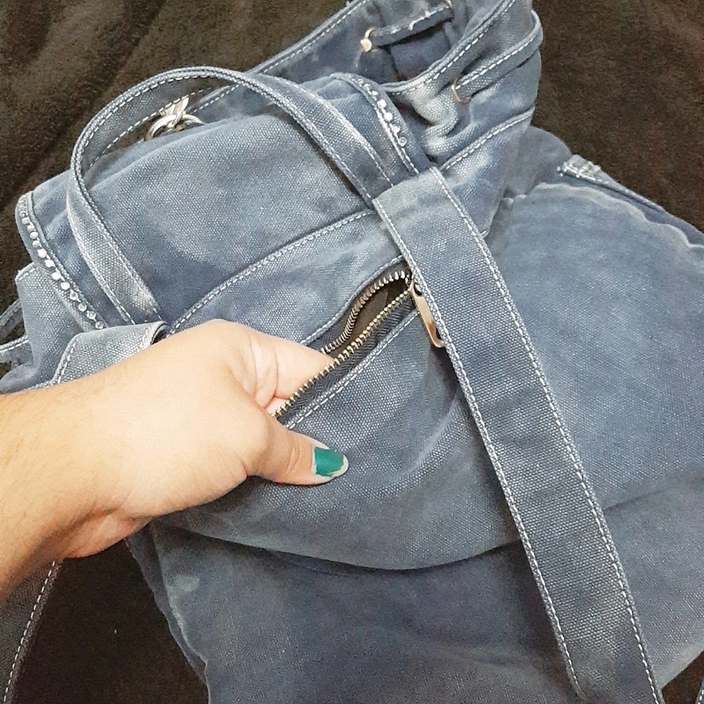 👋🏻 Medium Sized Denim Drawstring Backpack - Picture 5 of 7