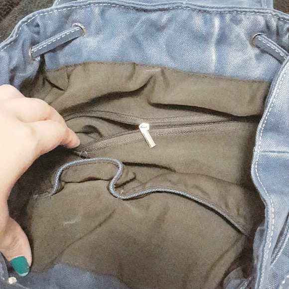 👋🏻 Medium Sized Denim Drawstring Backpack - Picture 3 of 7