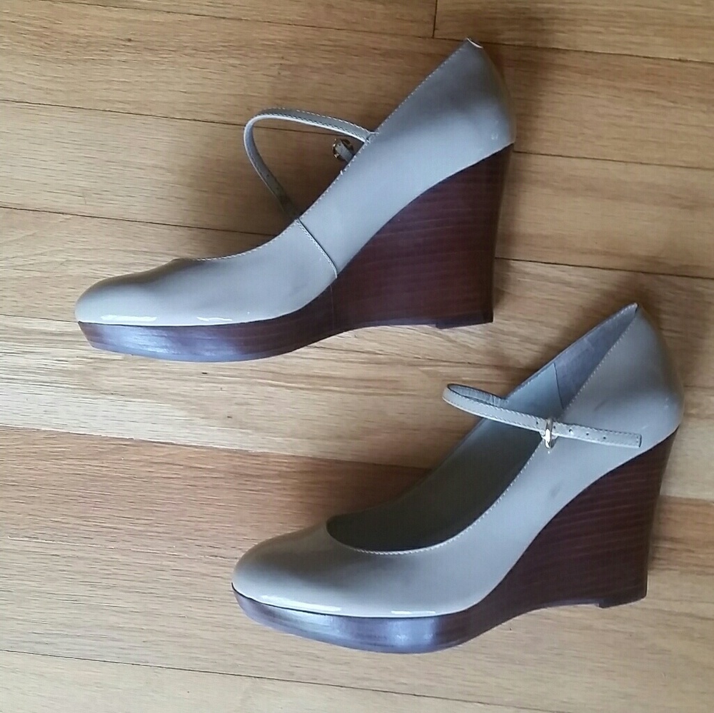 Lauren Ralph Lauren Tan Cream Wedges 6-6.5