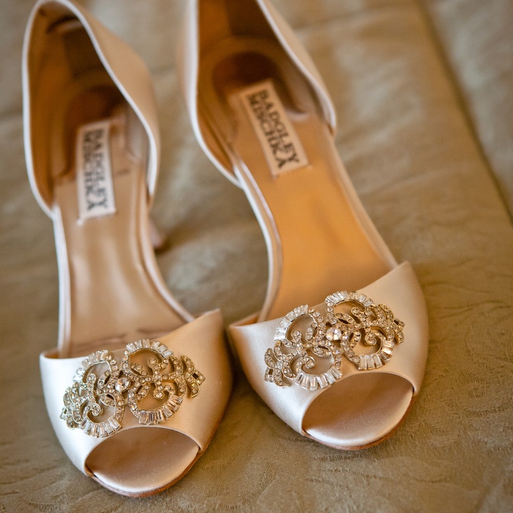 Badgley Mischka Salsa Pump in Vanilla (ivory)