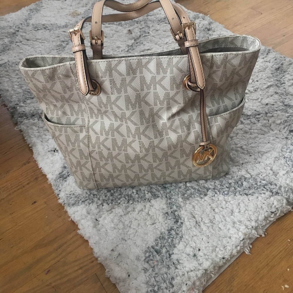 White monogram Michael Kors tote
