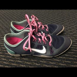 Nike comfort tennis shoes