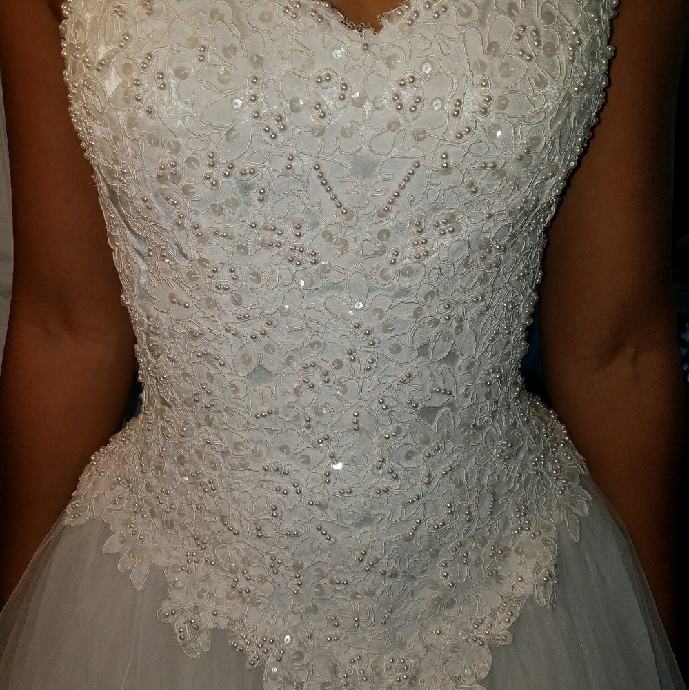 Wedding Dress - Picture 2 of 7